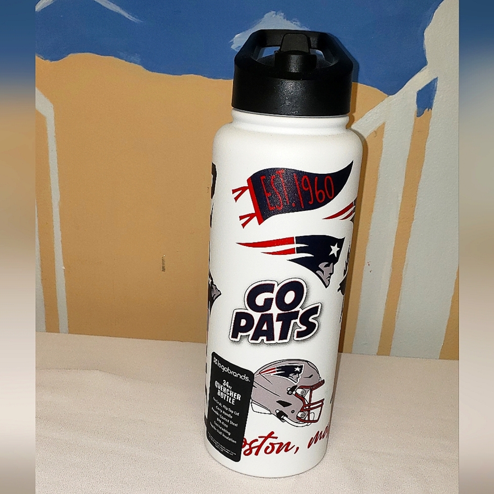 New England Patriots 34oz. Native Quencher Bottle - Picture 4 of 12
